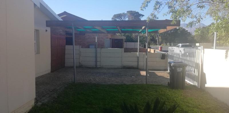 To Let 3 Bedroom Property for Rent in Dobson Western Cape